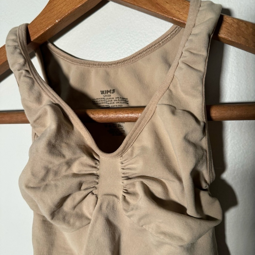 SKIMS SEAMLESS SCULPT SCOOP NECK THONG BODYSUIT S - Picture 5 of 6